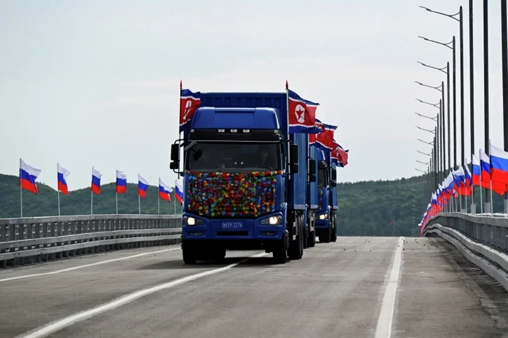 🌉 КНДР подняла флаг: вслед за мостом с Россией Корея готовится запустить новый переход...