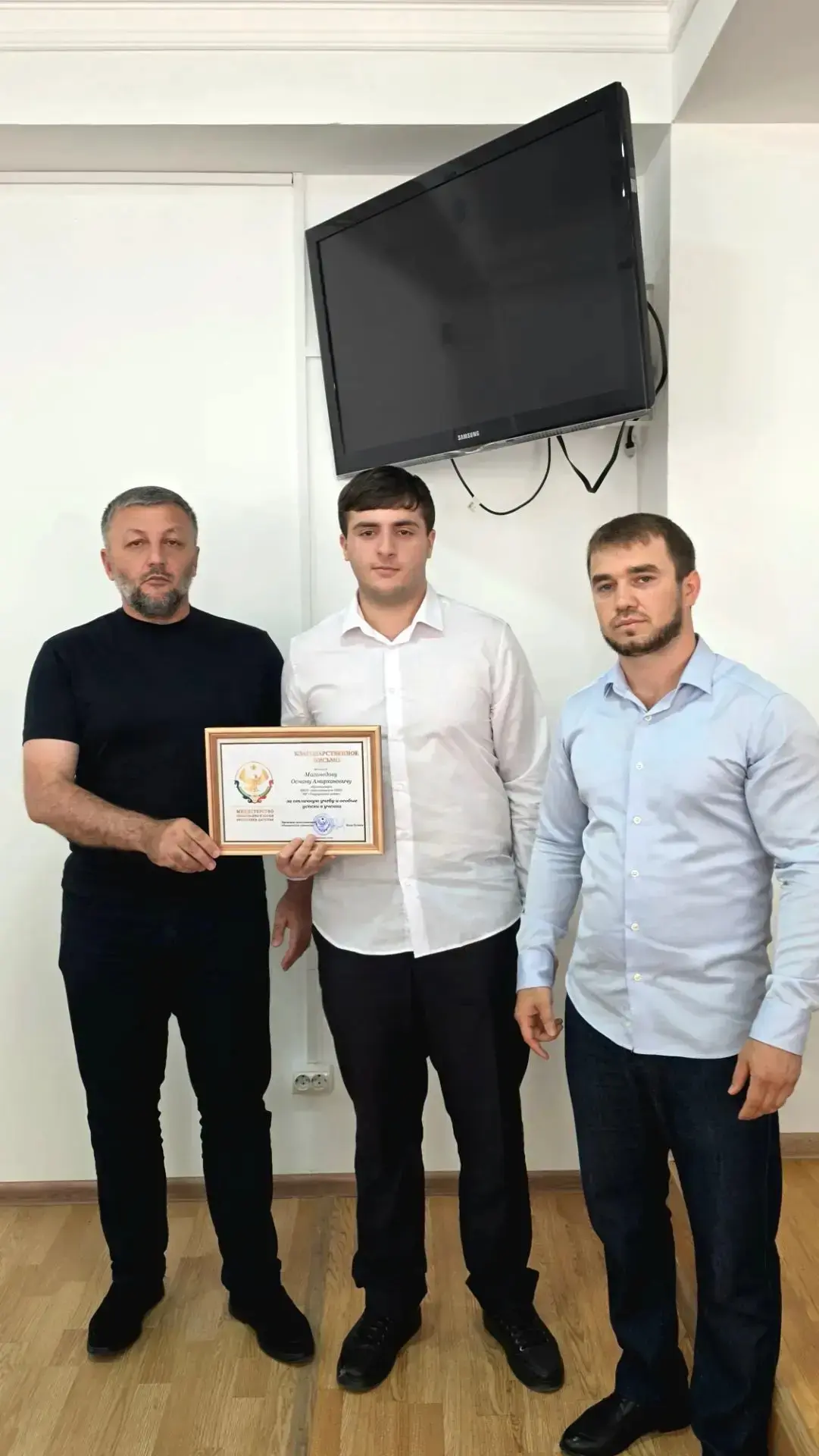 Магомедов Осман Амирханович - выпускник МКОУ «Ашильтинская СОШ», награжден аттестатом о...