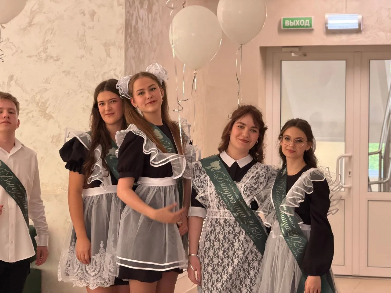 🎓✨ Последний звонок прозвенел для выпускников Жигулёвска!   Сегодня, 26 мая, школьные дворы и холлы 