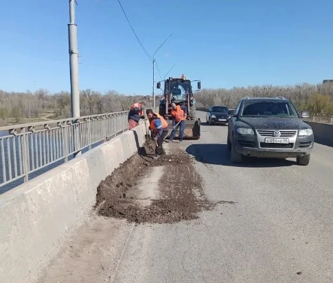 🌷 Городские клумбы готовятся к лету!  В городских парках кипит работа: скоро здесь появятся яркие од