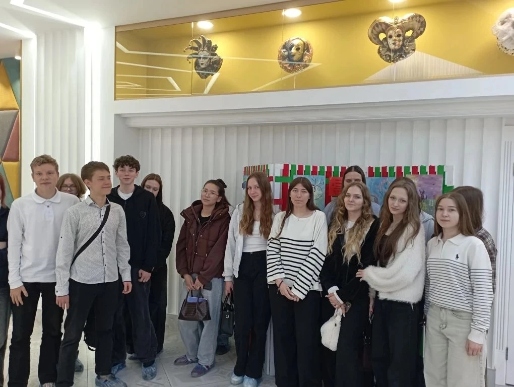 🎭 На перроне вечности: студенты ОАТК погрузились в мир Чехова в театре «Пьеро»  На днях студенты ГАП