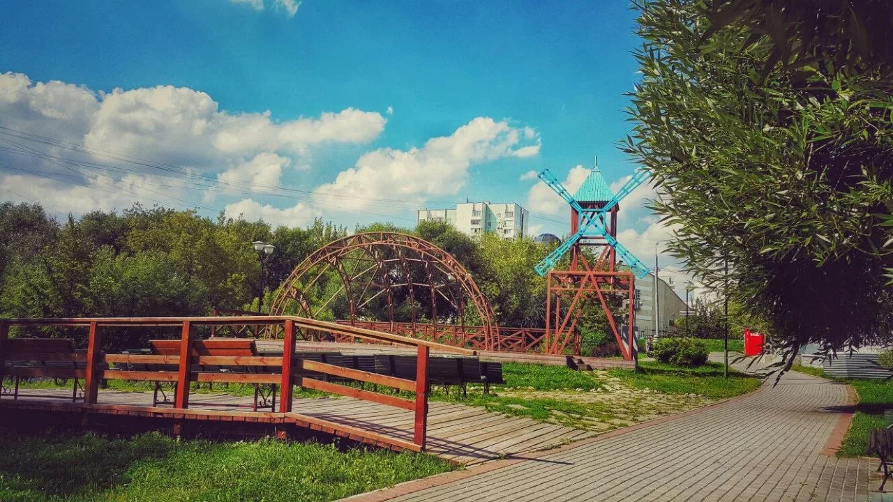 Мельница в Этнодеревне в августе 2016.