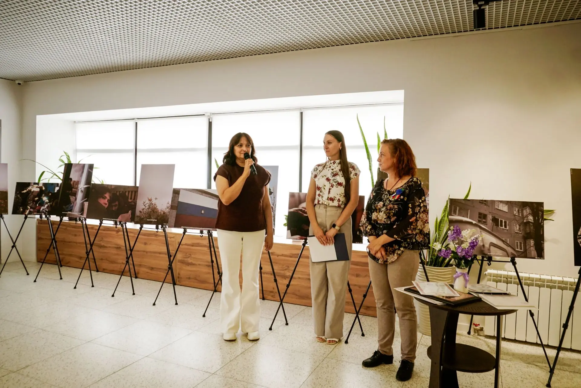 🎗️ В эту пятницу Екатерина Ракова открыла трогательную фотовыставку в Некрасовке «Сын ...
