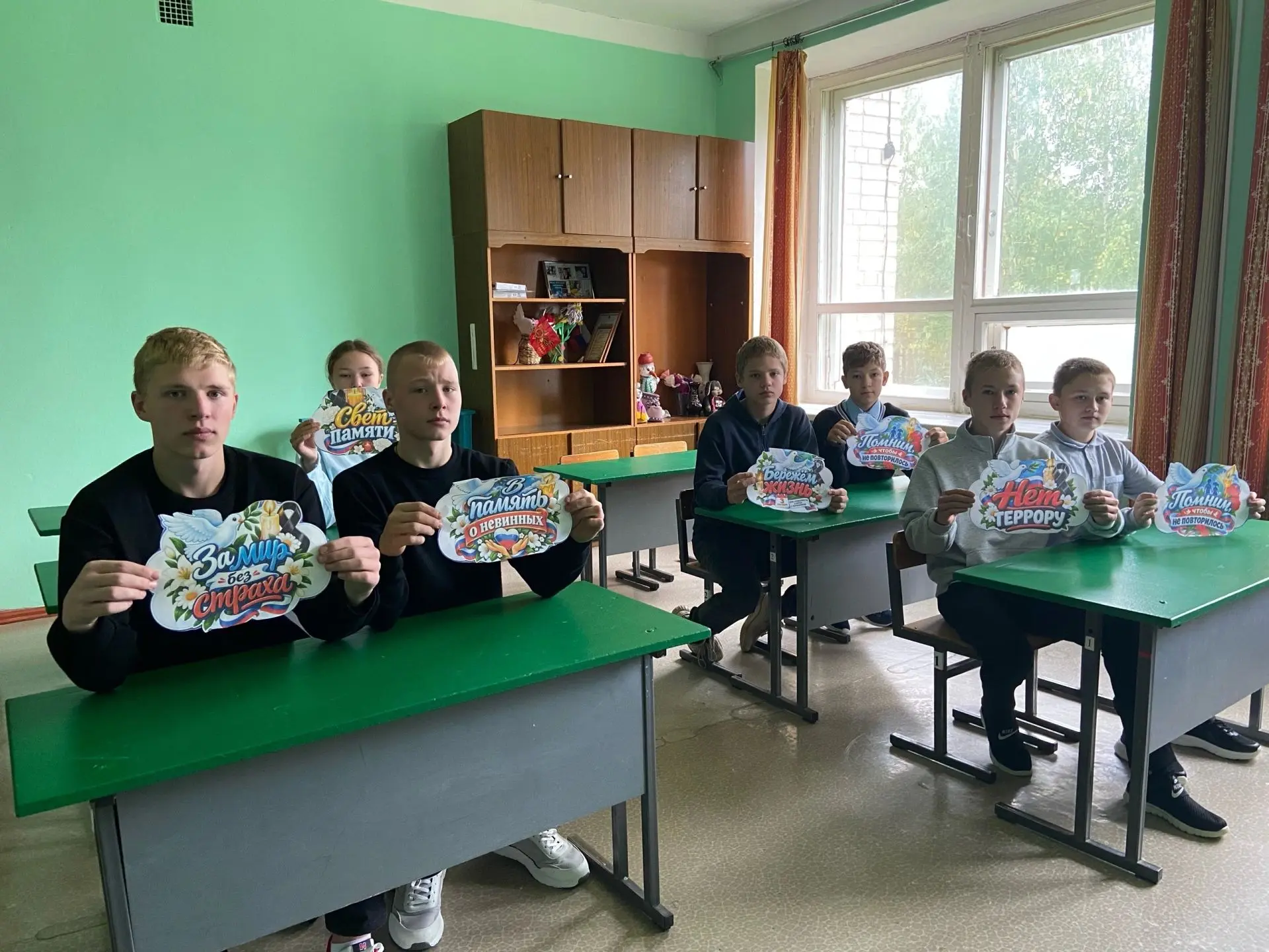 Сегодня в нашей школе прошёл Час памяти, посвящённый Дню солидарности в борьбе с террор...