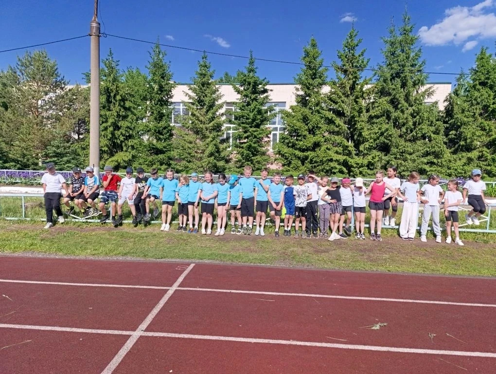 18 мая на спортивной площадке Гимназии прошли соревнования по лёгкой атлетике 🏃‍♂️среди 2-классов🏆по