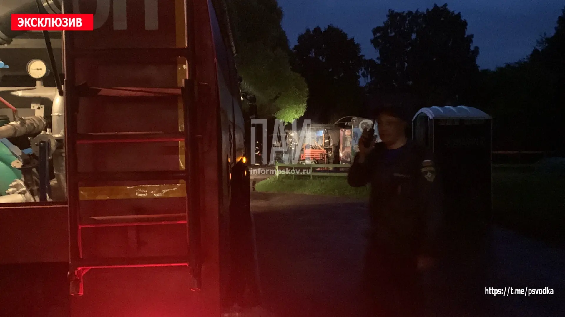 В Пскове, в Финском парке, произошло возгорание ларька по прокату детских автомобилей и самокатов. С