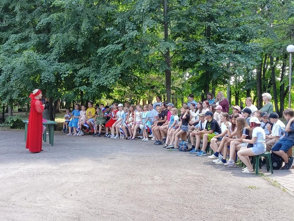 🎉 В лагере профильной направленности «Ровесники» прошёл увлекательный день!