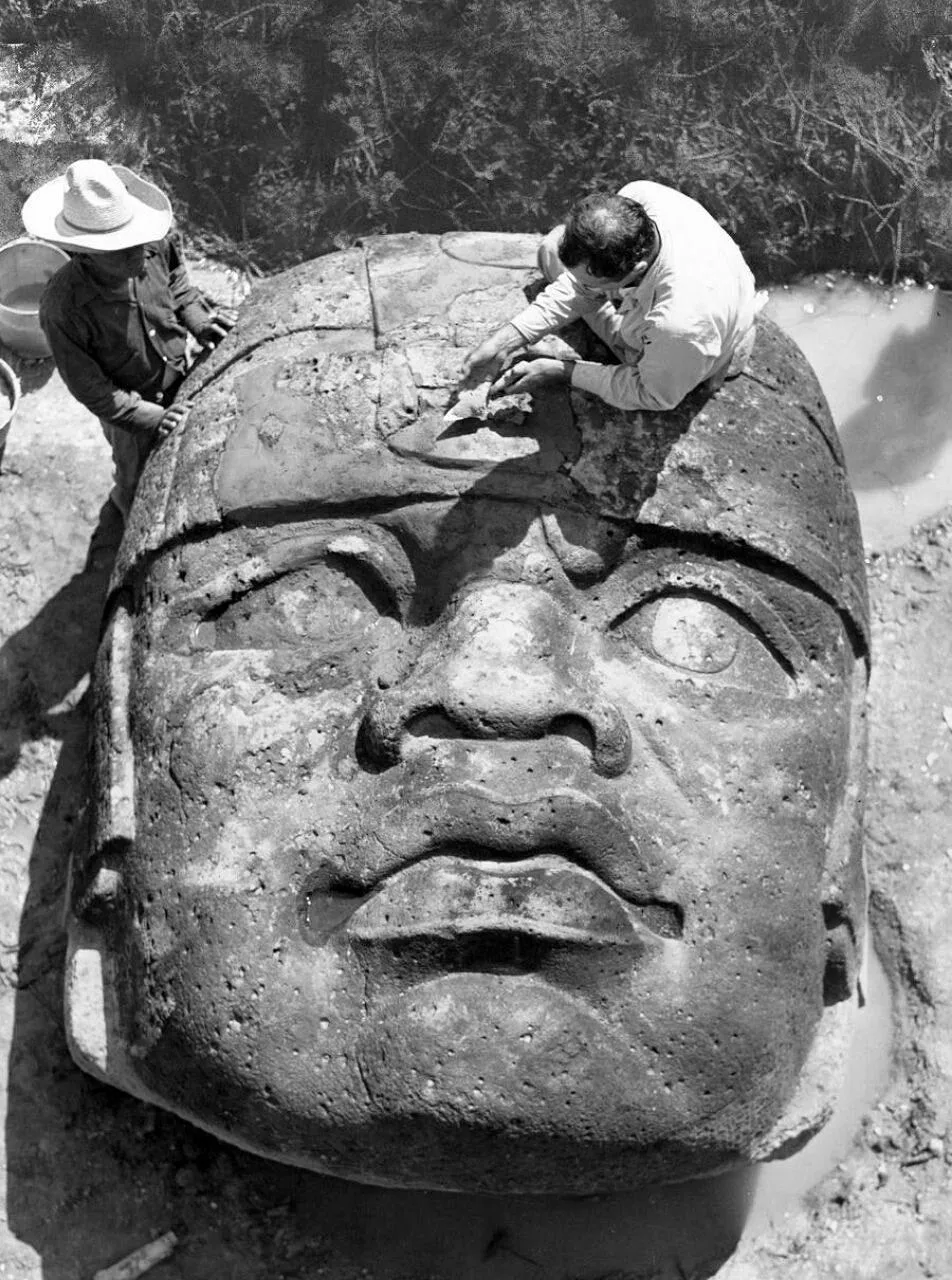 Гигантская голова ольмеков найденная в Мексике, 1946 год.

ИСТОРИЯ | ФАКТЫ | СЕКРЕТНО