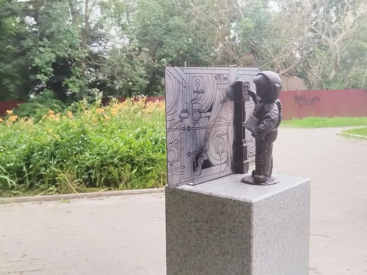 🚀 В Калуге открыли нового космонавтика