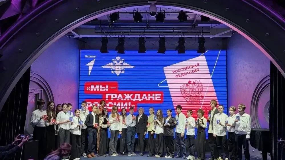 ✨ Важный шаг во взрослую жизнь ✨  Вчера наши обучающиеся 7 «Е» класса — Виктор З., Илья Д. и Илья Е.