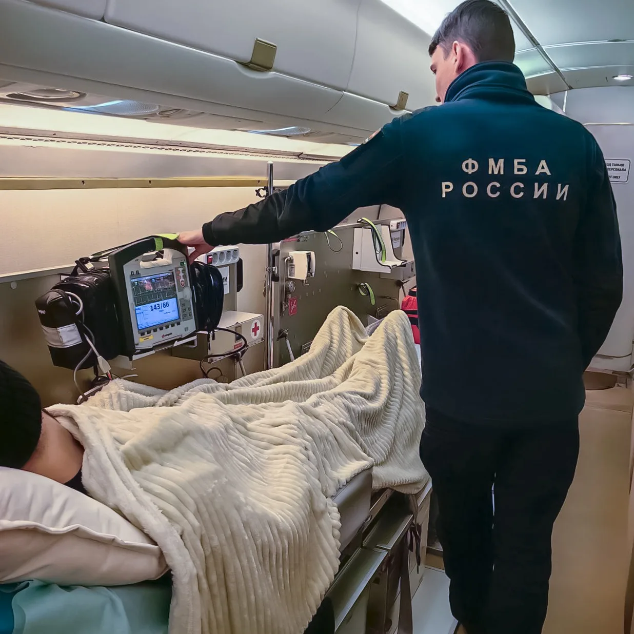 ⚡Авиамедицинская бригада ГНЦ ФМБЦ им.А.И.Бурназяна ФМБА России доставила для лечения в Москву троих 
