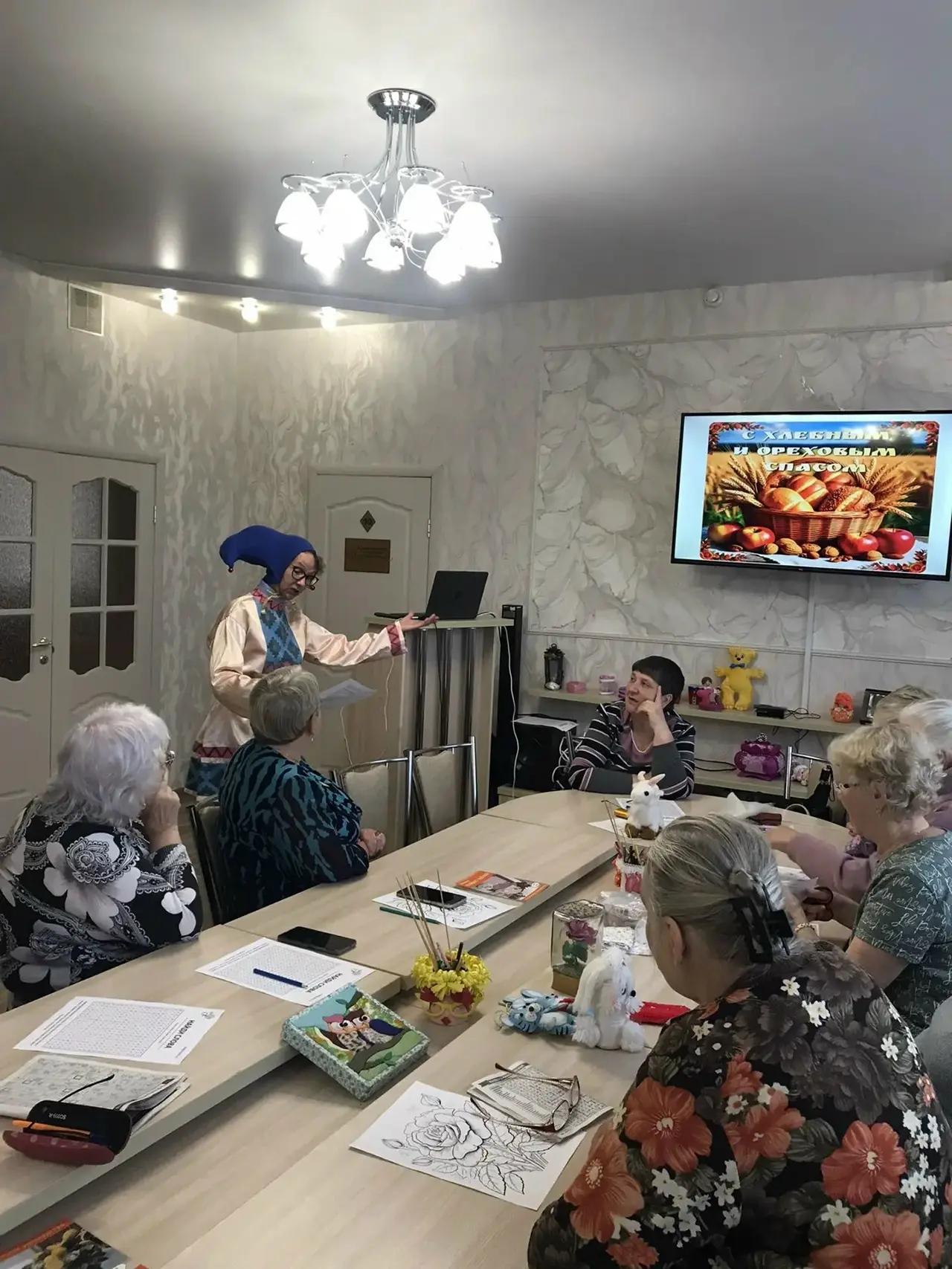 🎲 В дневном отделении для получателей социальных услуг прошла познавательно-игровая пр...