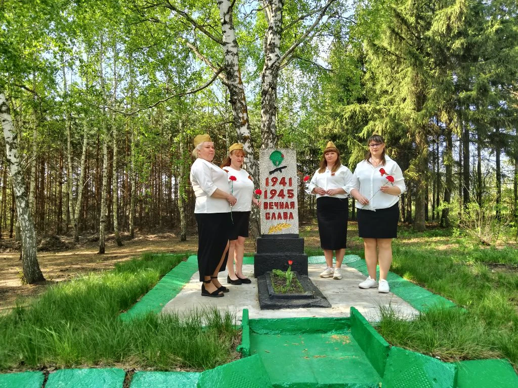 🇷🇺  9 мая в День Победы в селе Первая Ханеневка прошла торжественная  церемония возло...
