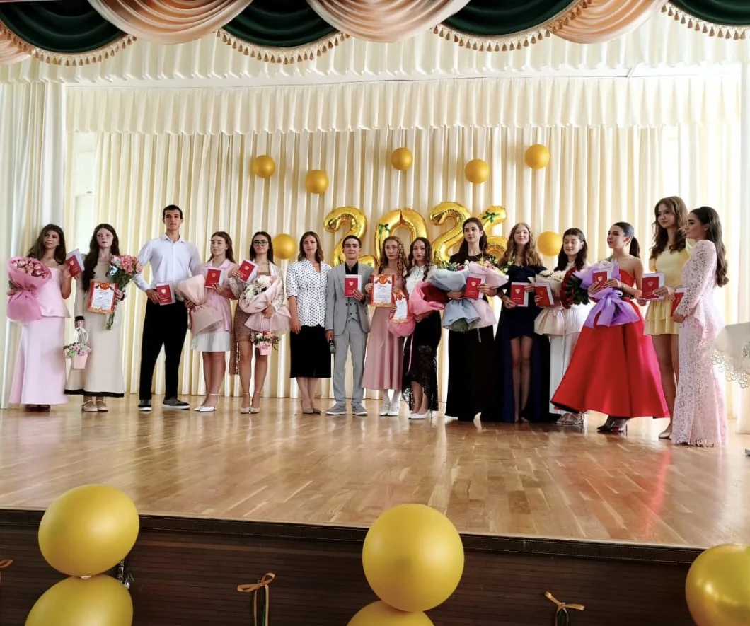 ✨ Вручение аттестатов 9 «А» и 9 «Б» классов! 🎉🎊🎊🎊🎊

✨От всей души желаем нашим дорогим ученикам
