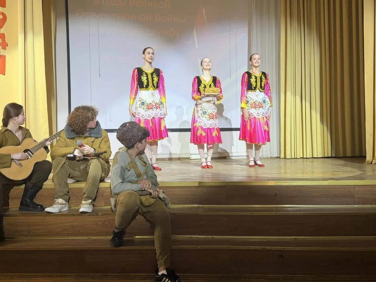 🎭 Театральная постановка "Вклад разных народностей в Победу"  🎖️ 7 мая в нашей школе царила особая а