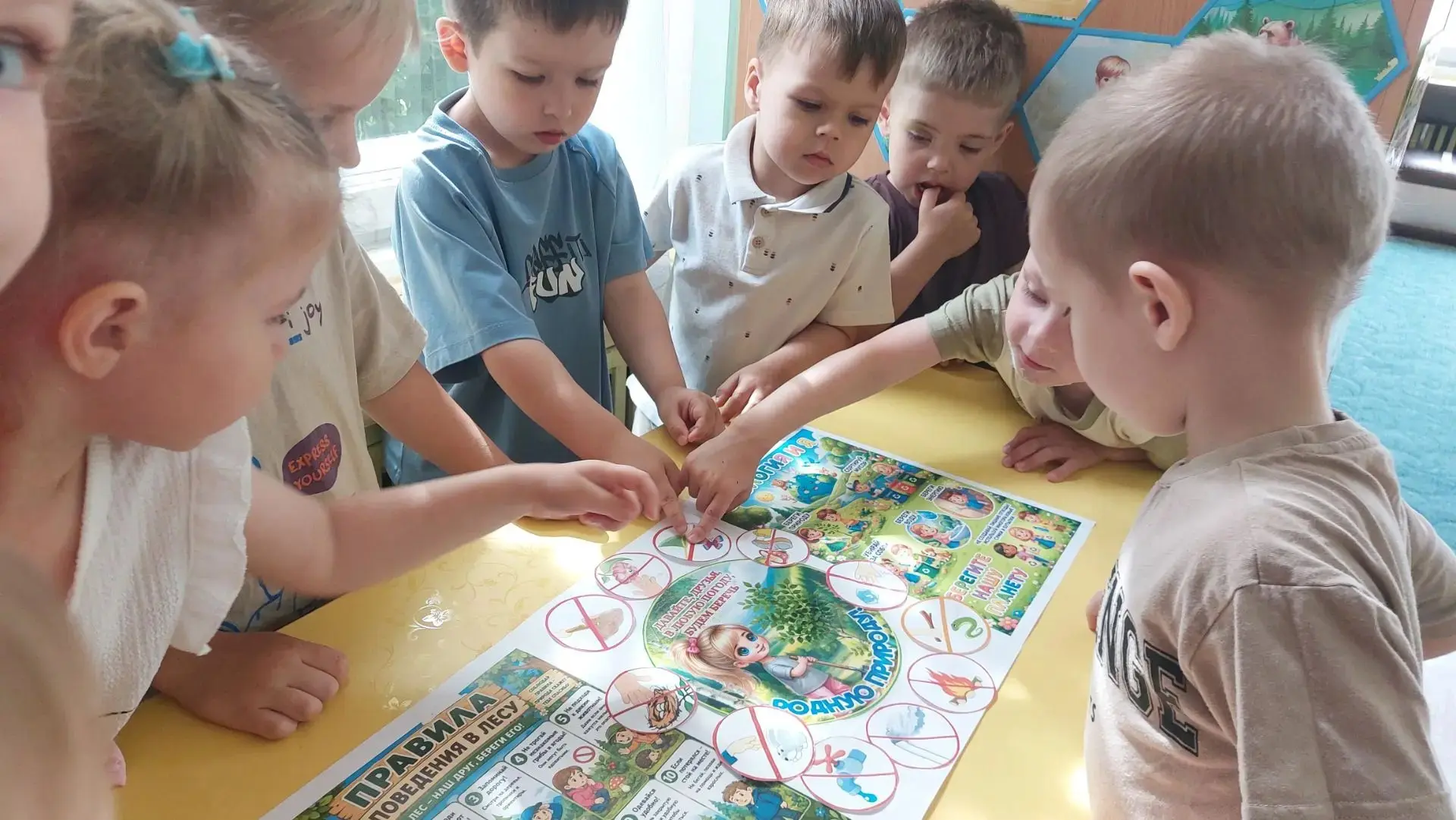 Природа — это большой дом, в котором живут звери, птицы, насекомые и растения.
Ребята группы №4 "Кап