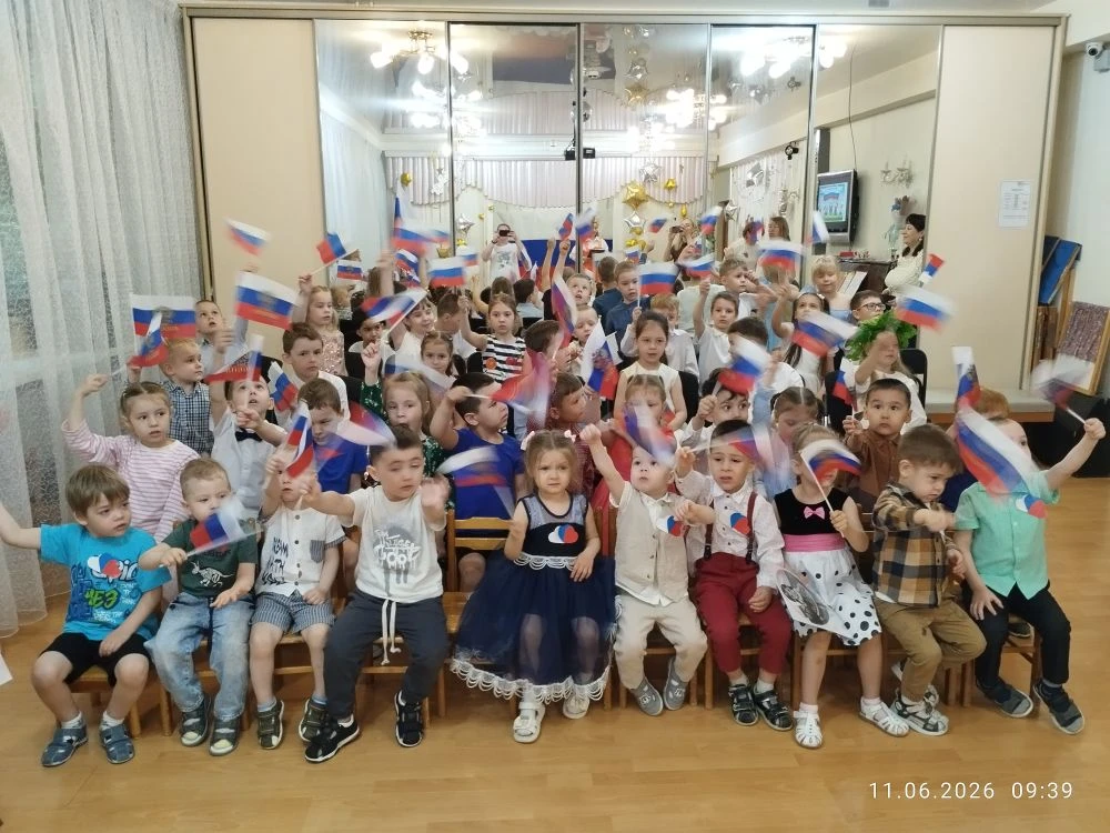 Как мы отметили День России в детском саду!

Наш детский сад сегодня превратился в маленькую Россию,
