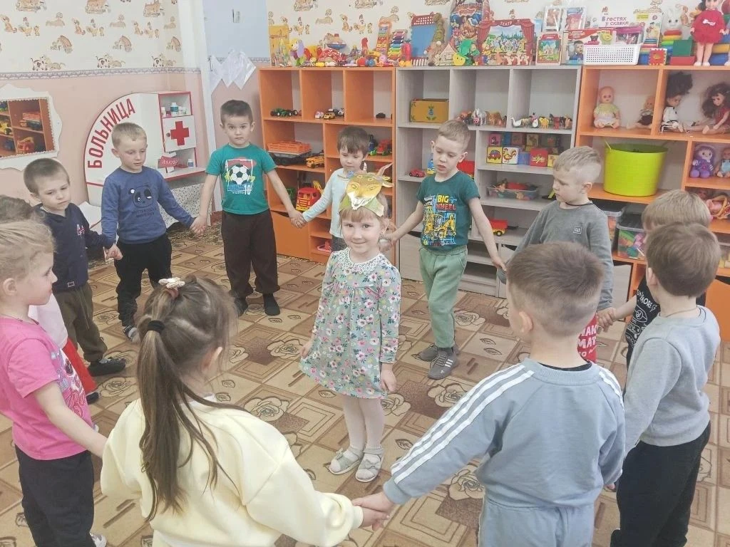 В средней группе "Улыбка" была проведена фольклорная  игра "Коза". Игра способствует ко...
