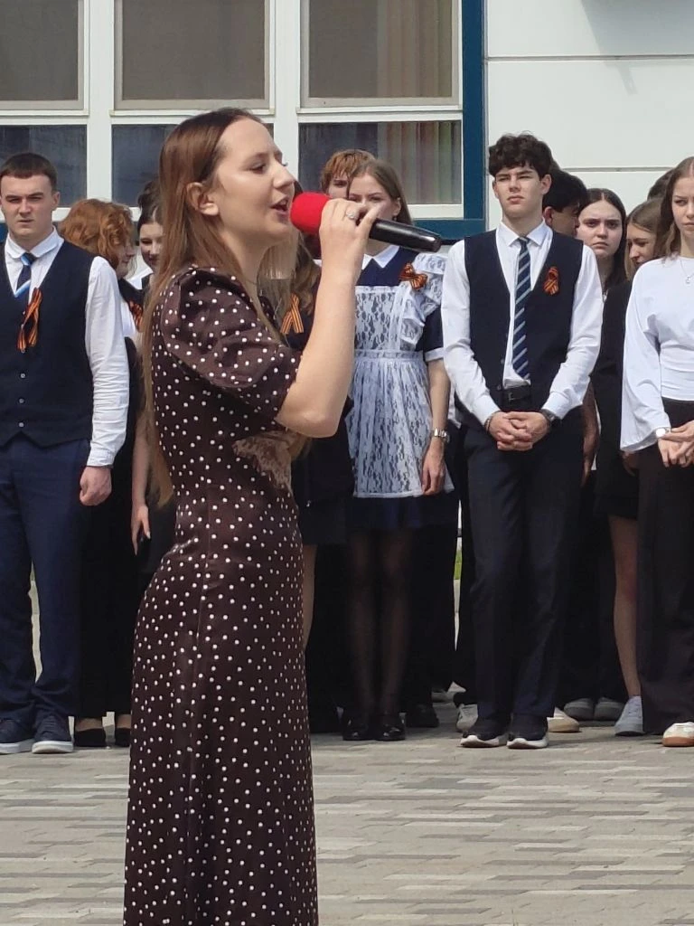 Помним, чтим, гордимся!🇷🇺🕯🎖  Сегодня в нашей школе прошла торжественная линейка, посвящённая 81‑й го