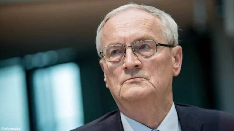 🇩🇪Экс-главу внешней разведки Германии Ханнинга задержали по делу о шпионаже.