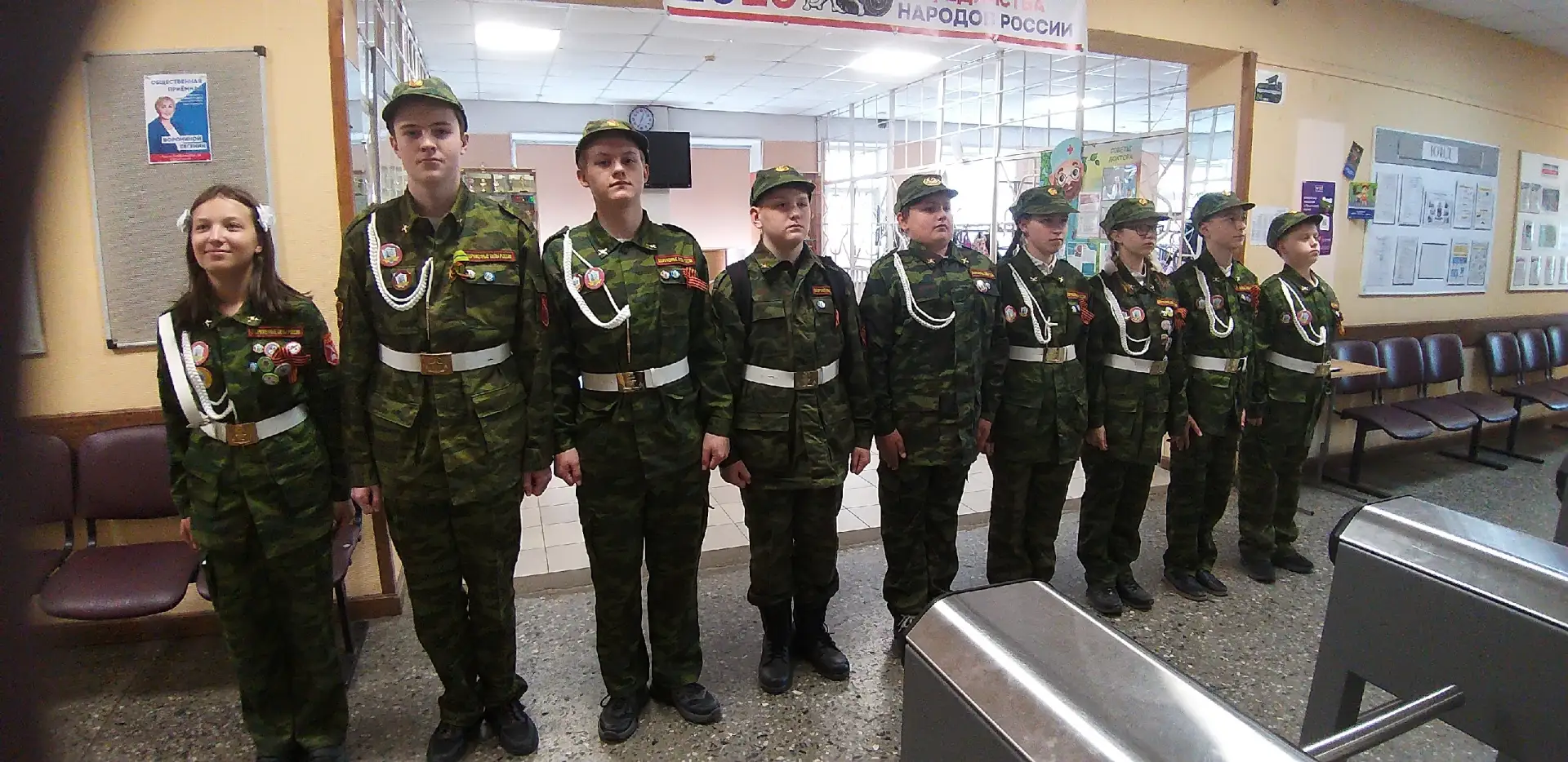 Сегодня, 13 мая 2026 года, ученики школы 407, приняли активное участие в параде, организованного адм