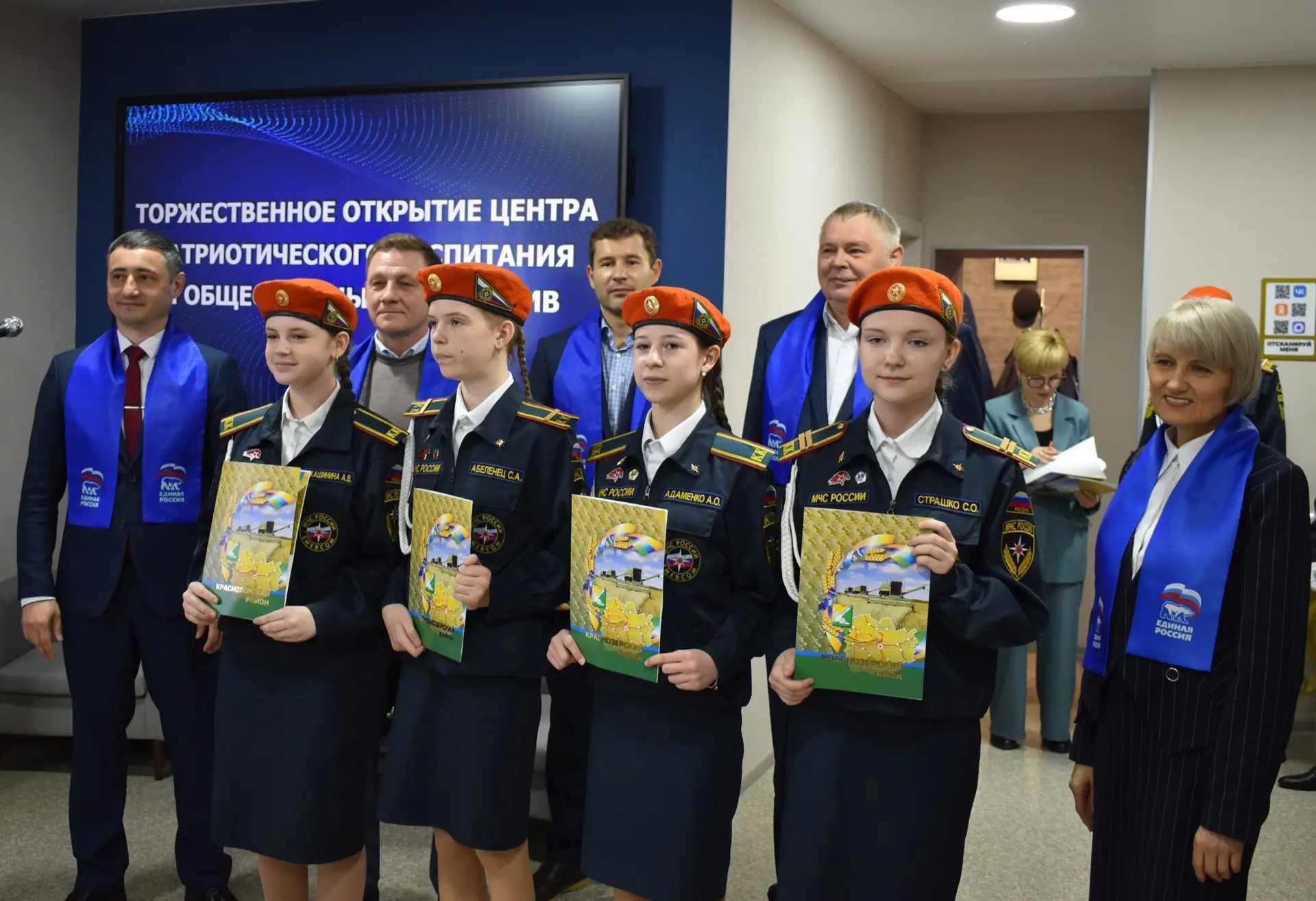Теплом сердец согреваем Родину свою.