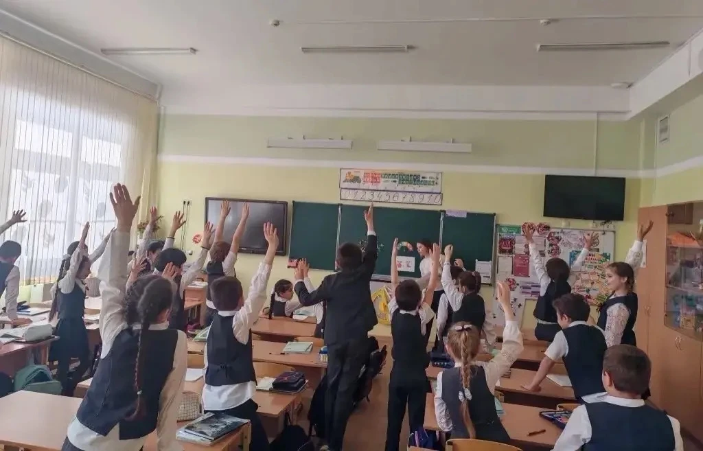 📣 Игровое занятие «Волшебный мир эмоций» прошло во 2 «Б» классе.  Педагог-психолог А.С. Сизоненко пр