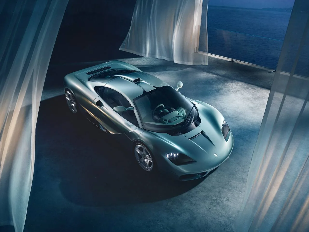 🏎 Создатель McLaren F1 снова сделал трёхместный суперкар