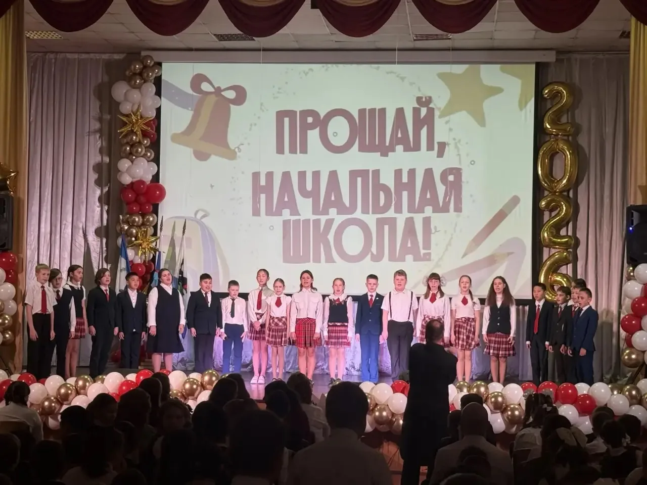 Сегодня у наших ребят особенный день. Четвертый класс позади. А значит, «Прощай, начальная школа!». 