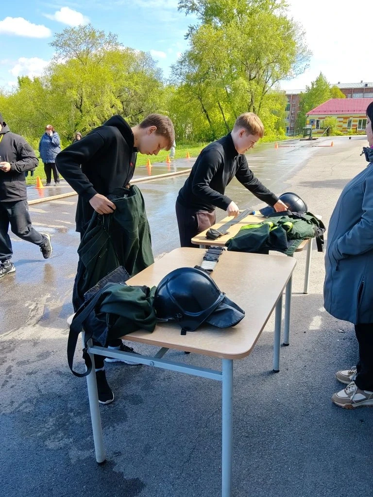 Команда ДЮП ШКОЛЫ 25 приняла участие в городских соревнованиях "Юные пожарные"  С огнем 🔥участники  