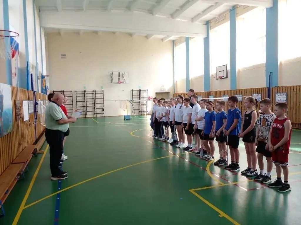 🏸 31 марта 2026 года состоялся турнир по бадминтону среди школьных спортивных клубов Губкинского гор