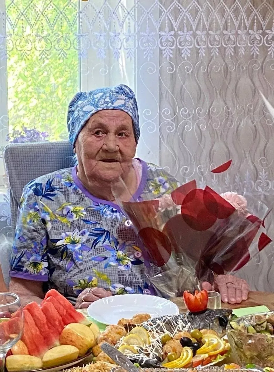 В Бурятии ветеран труда отметила 102-ой день рождения 🎉

Федосья Терехина родилась 17 июня 1924 год