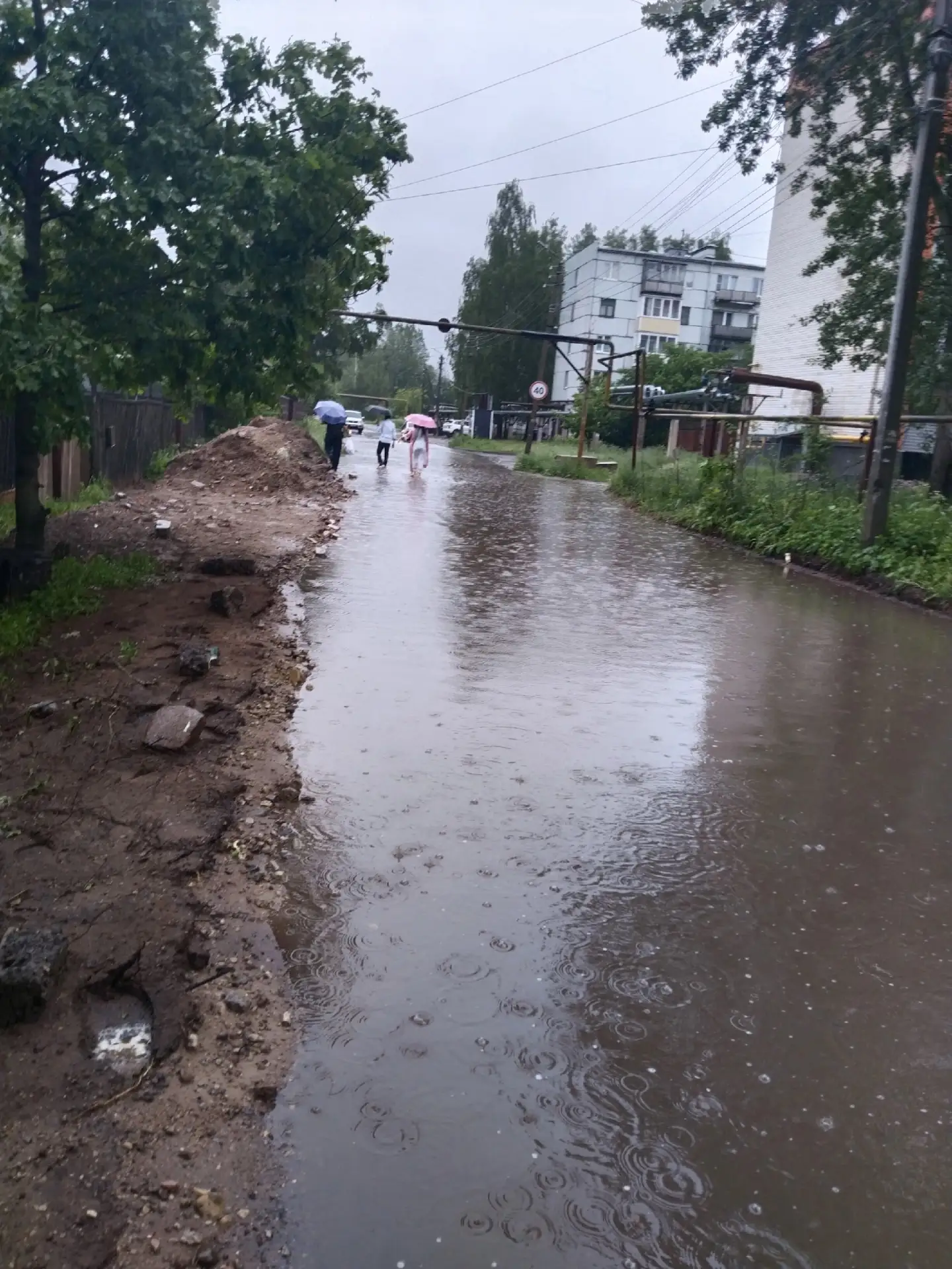 Товарищи , полный беспредел уже и не знаю куда писать ! Ситуация была такая , из за неровной дороги 