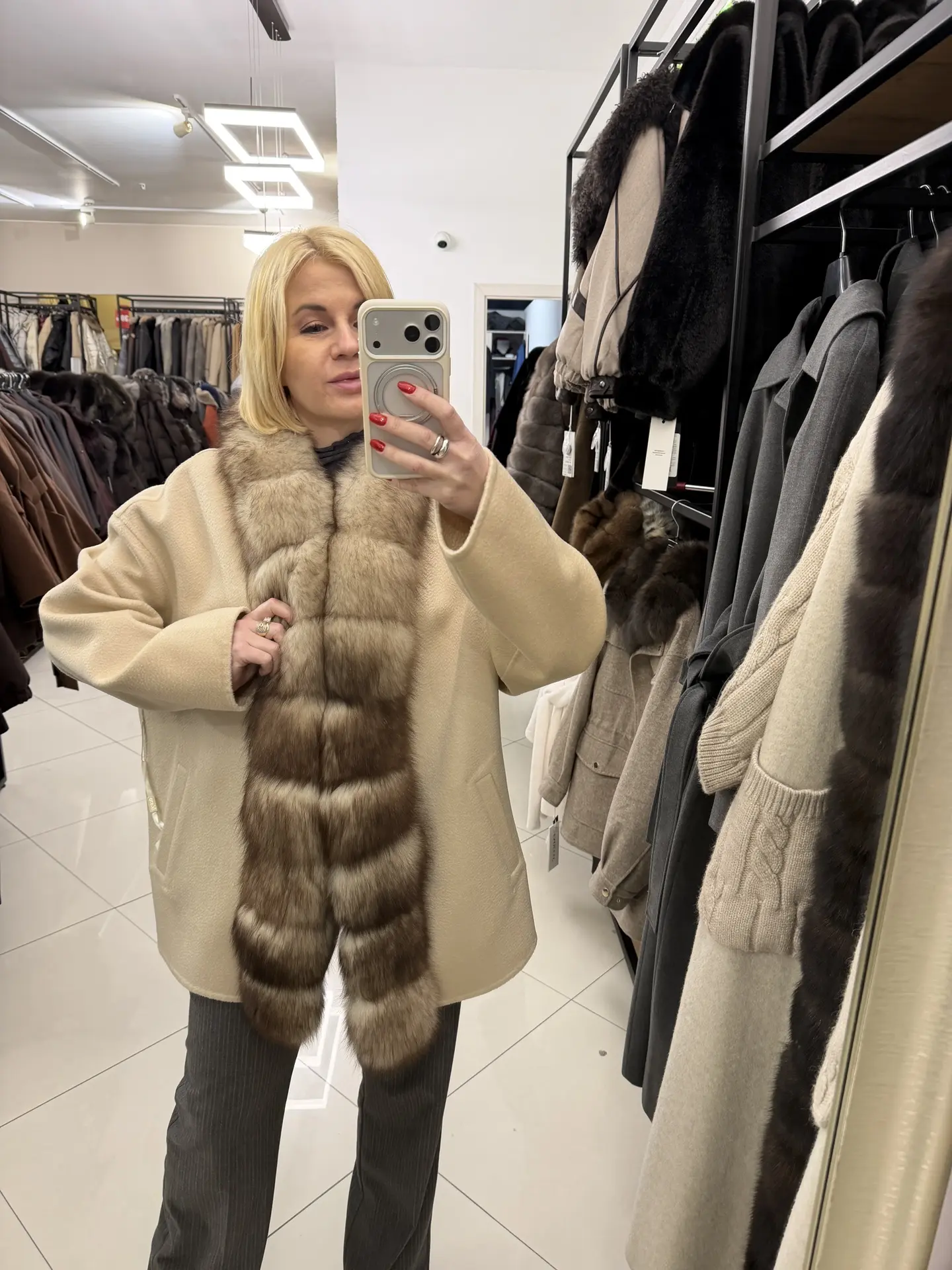 Пальто, которое сразу цепляет цветом 🤎