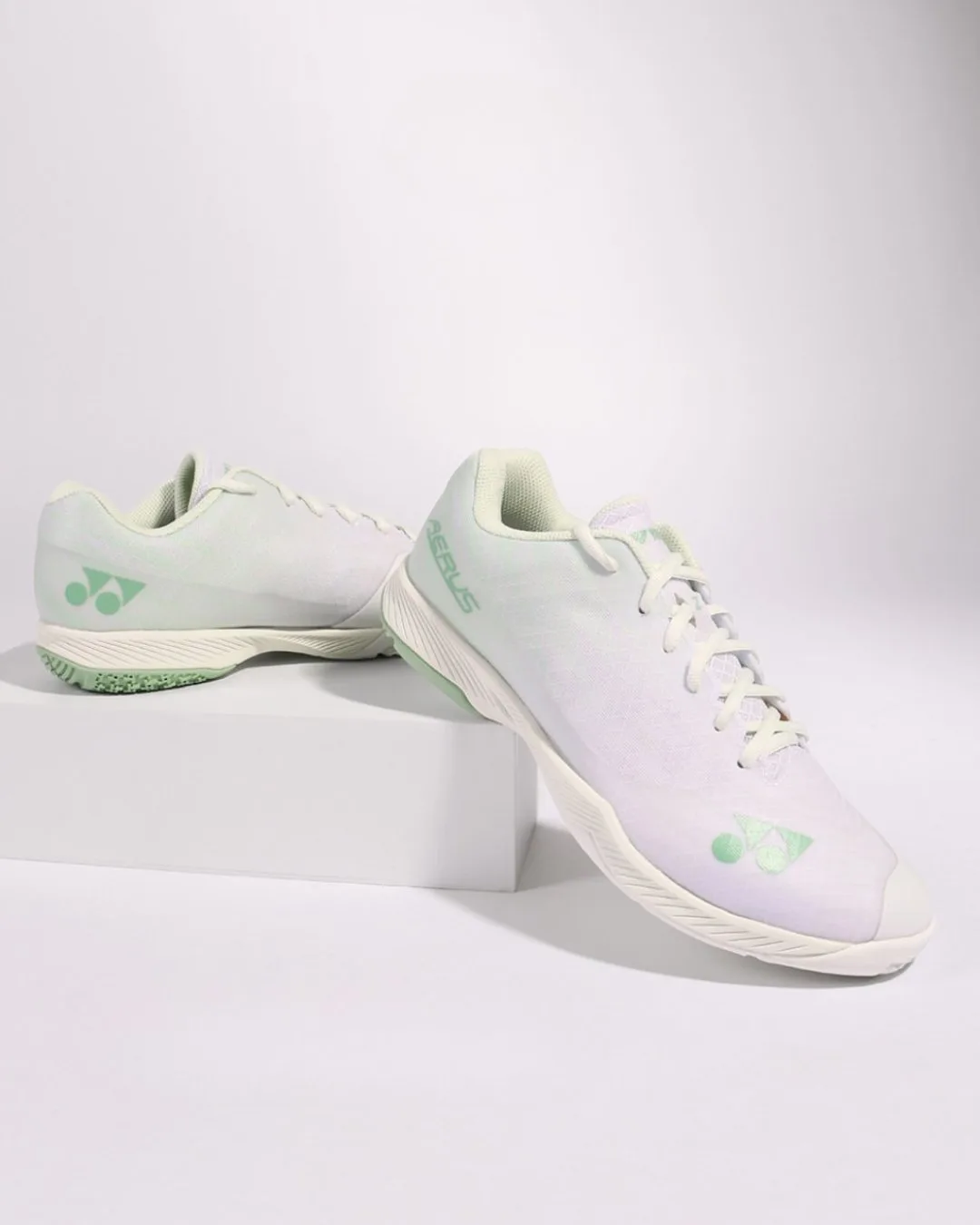 👟Белый и мягкий зелёный — визуальное продолжение лёгкости Yonex Aerus Z 2.