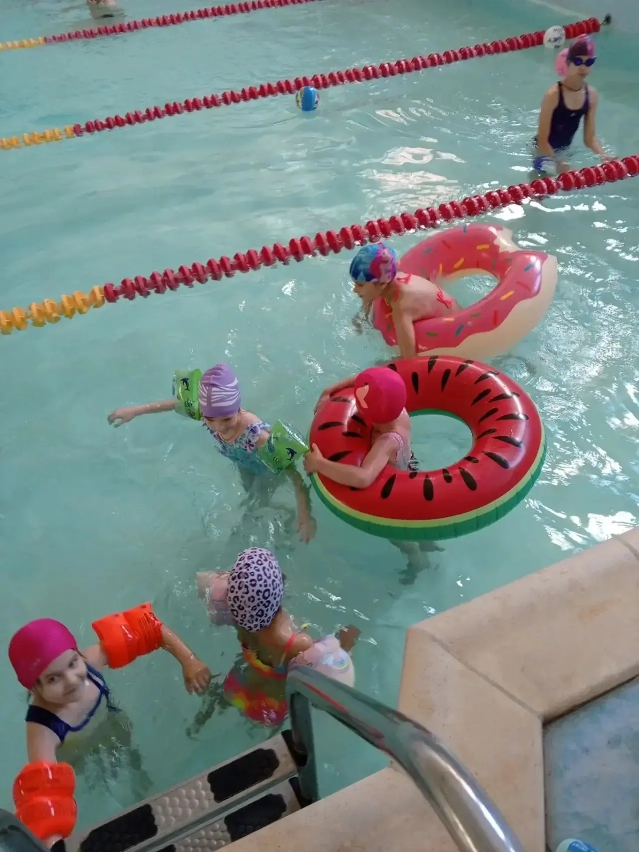 🏊‍♀️Весёлый заплыв: как 1-й отряд нашего лагеря ходил в гости к соседям

✅Для воспитанников 1-го от