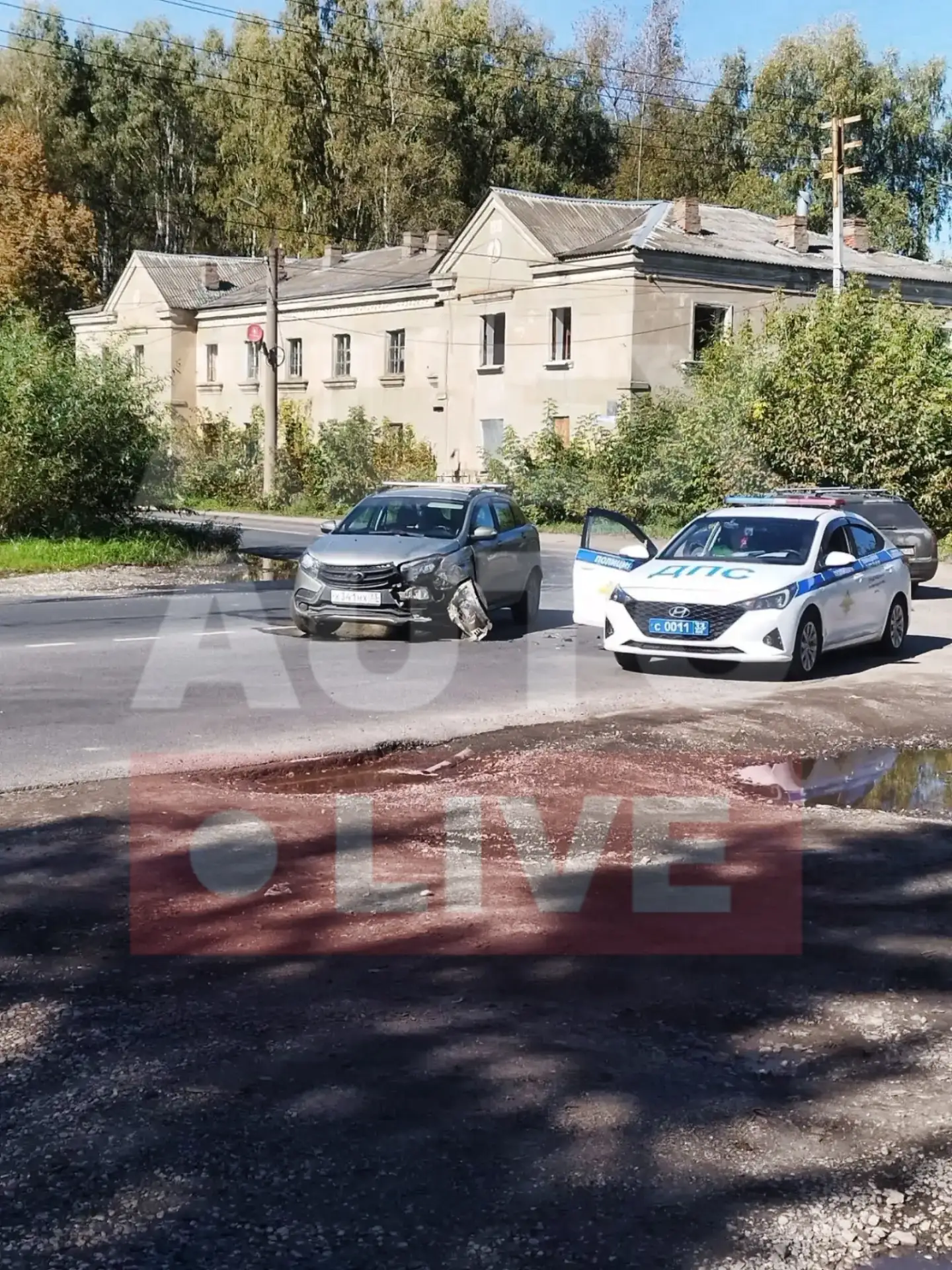 ДТП в Карабаново около комбината. На месте работают сотрудники полиции.