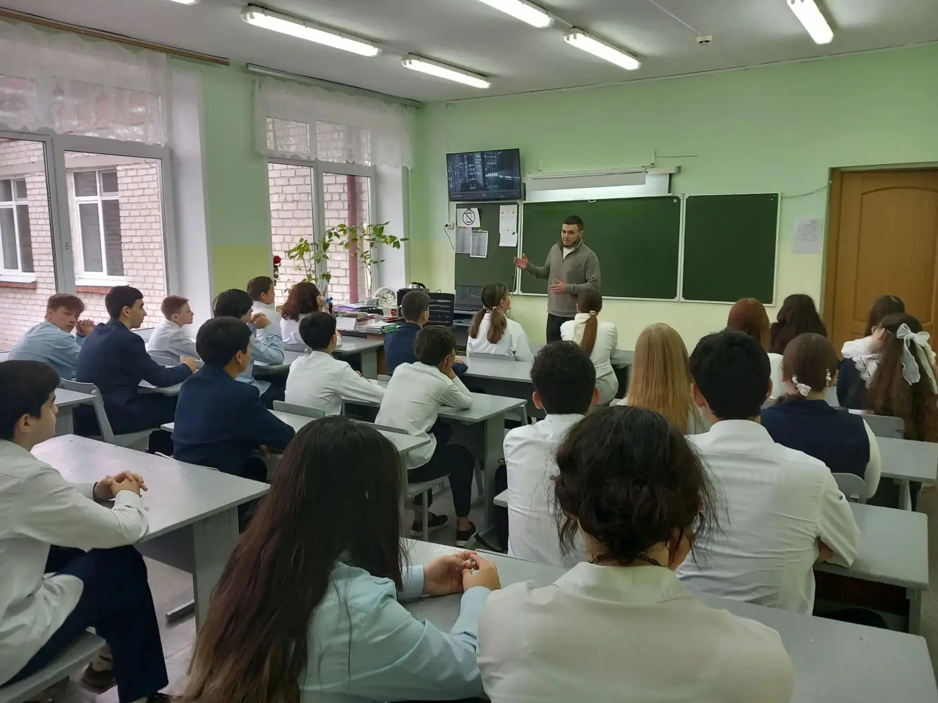На днях в нашей школе состоялся урок, посвящённый Гражданской обороне. Учащиеся получил...