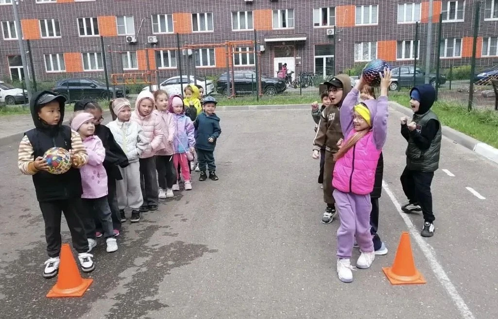 Сегодня в дошкольном отделении 22/3 детского сада прошло спортивное соревнование , посв...