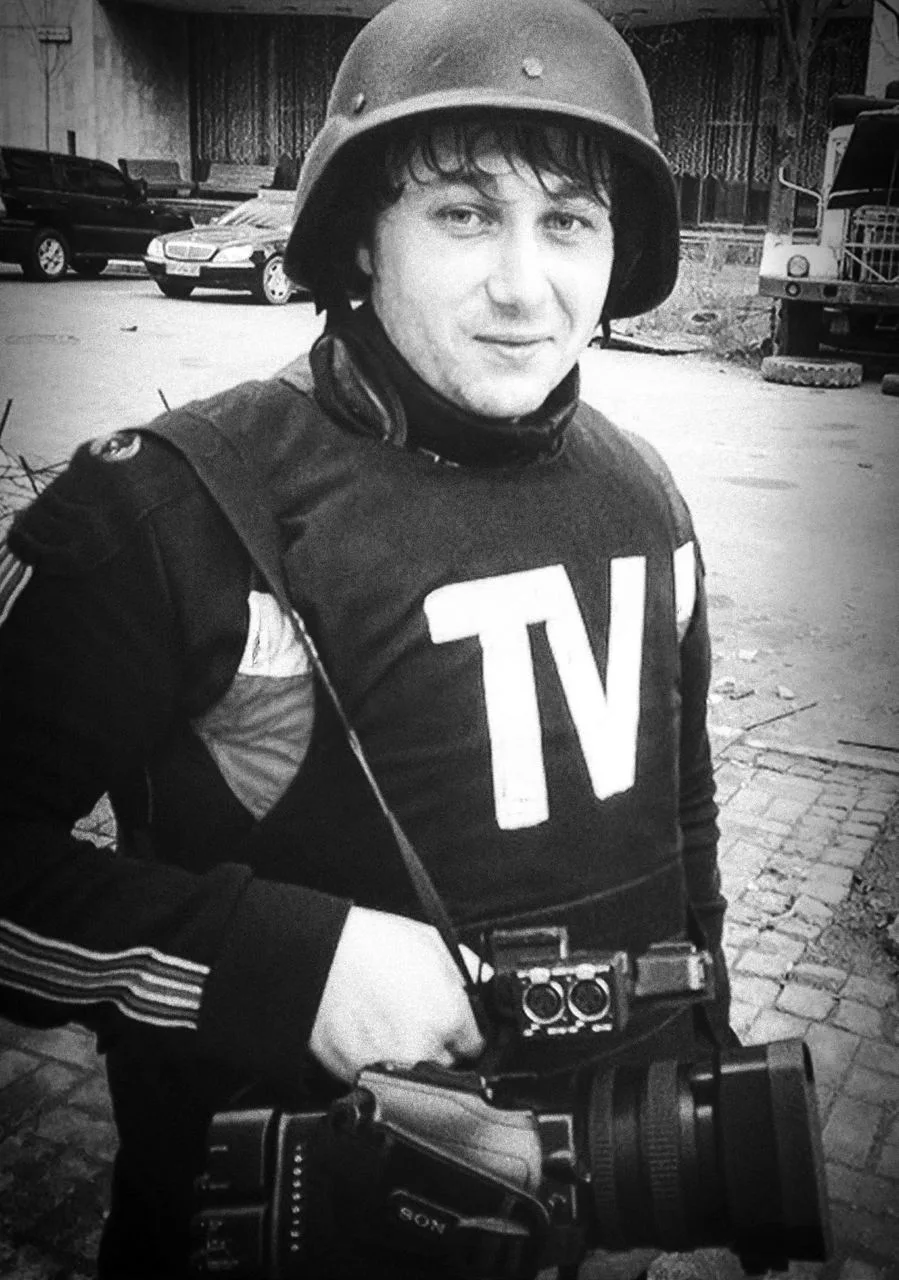 ❗ОНИ БЫЛИ ПЕРВЫМИ

Сегодня, 17 июня, исполняется двенадцать лет со дня гибели журналистов ВГТРК Анто