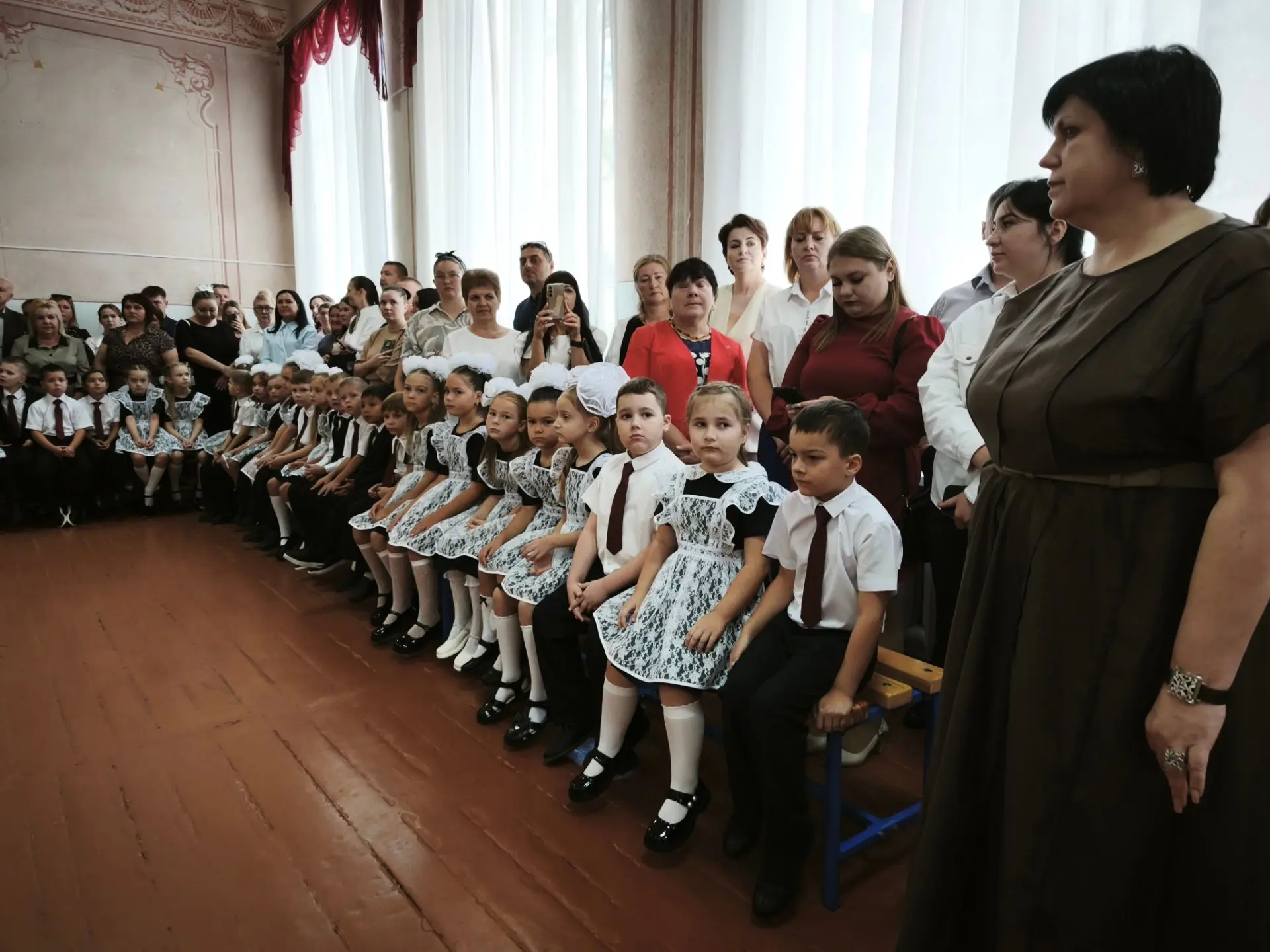 🍂 1 сентября в первичном отделении МБОУ СОШ №10 прошёл праздник, который объединил уче...