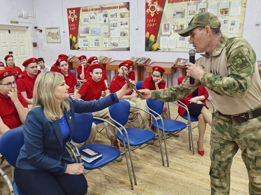 Классные встречи: волонтёрский опыт для юнармейцев  Икрянинской СОШ! 🇷🇺  Сегодня в Икрянинской средн