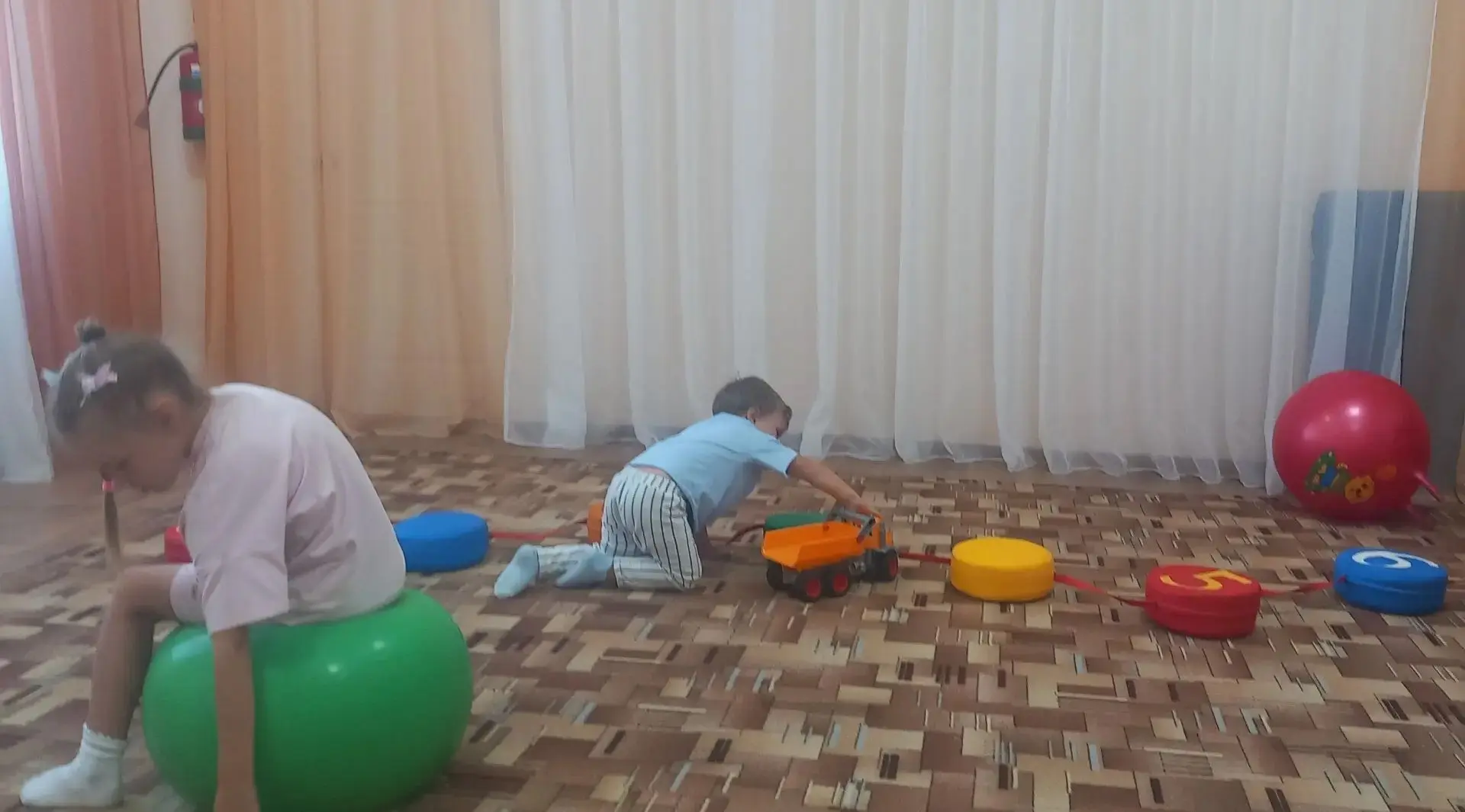 Адаптация к детскому саду тяжелое время для каждого ребёнка, это не только процесс прив...