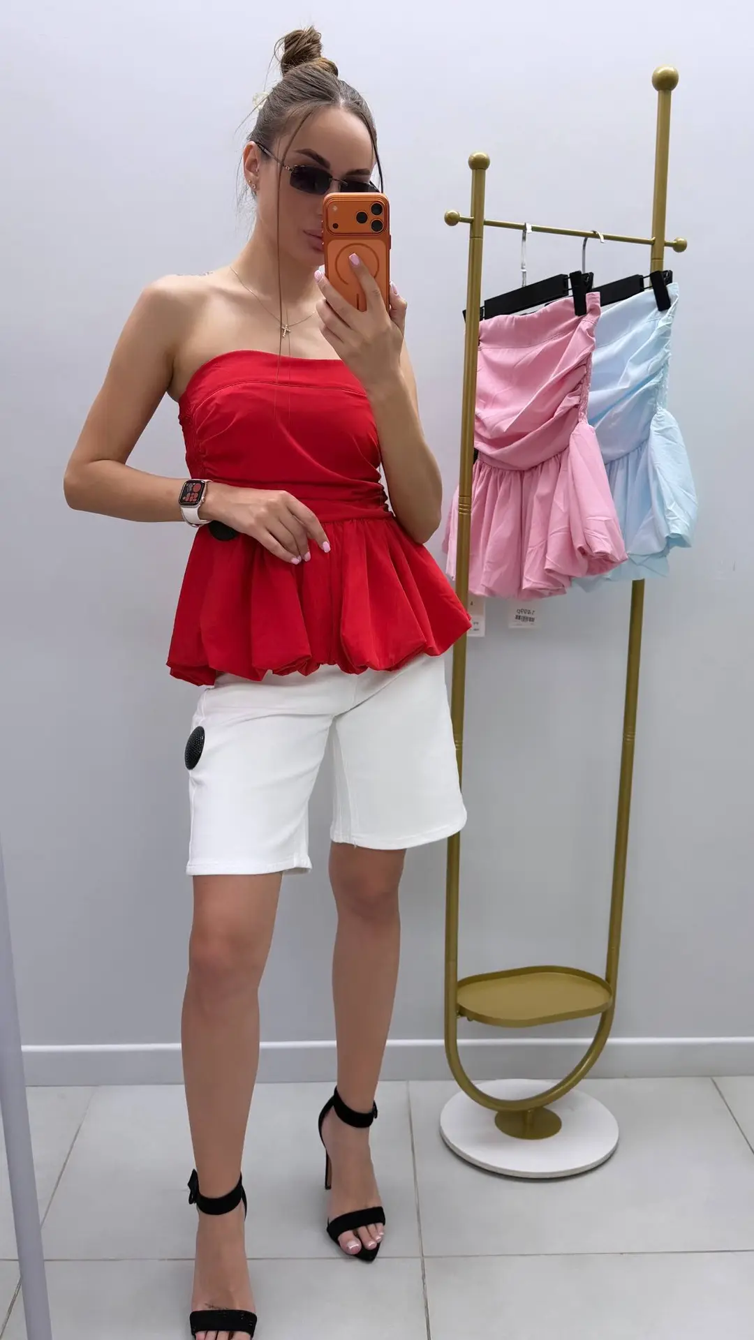 [топ]
.-1499₽ | one size 

colors: 3

[бермуды]
.-1999₽ | 25-30

[очки]
.-499₽