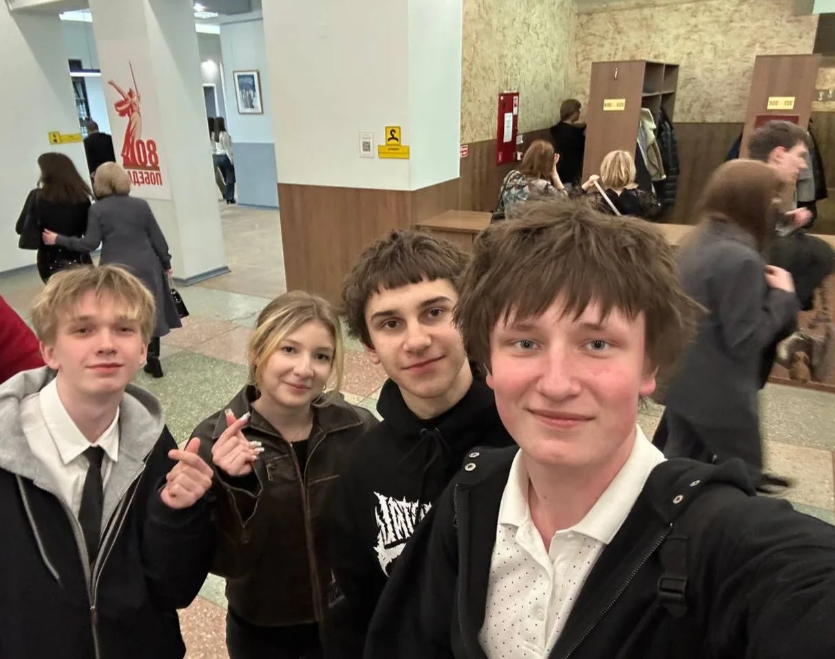 🎭«Отцы и сыновья» в ТЮЗе: премьерный показ посетили студенты первого курса (группы ВЭПХ-251, ВЭПХ-25