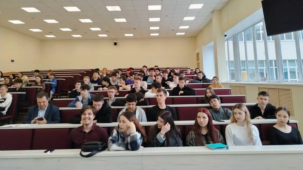 🪶 Поэзия как лекарство для души  Сегодня энергетическом факультете прошла необычная встреча. В гостя