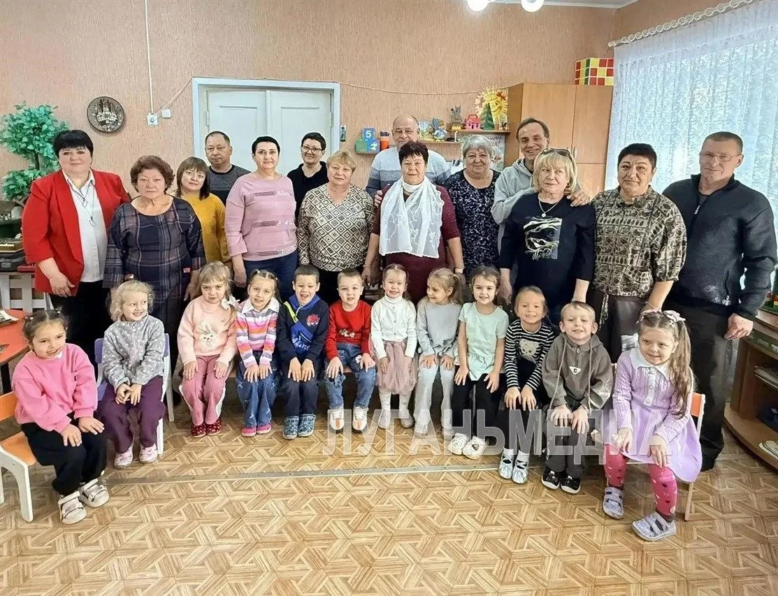 В детском саду № 57 «Аленушка» Красного Луча прошло мероприятие «Билет в детство»