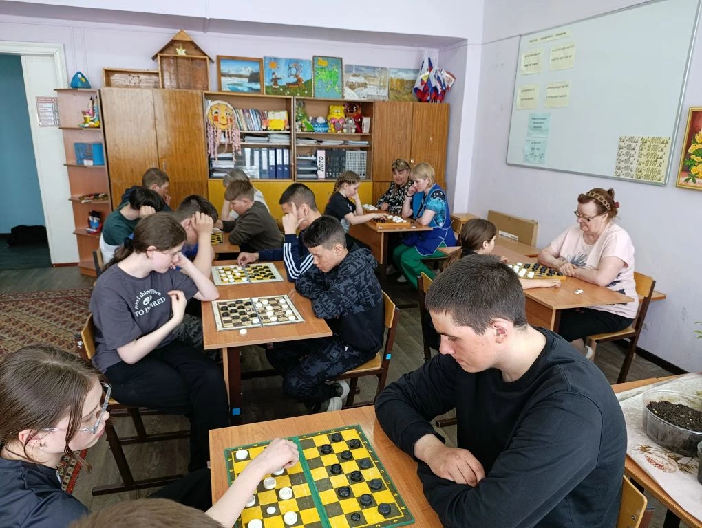 В преддверии Дня Победы 7 мая в МКОУ СОШ с. Верхний Сеймчан прошло традиционное мероприятие - турнир
