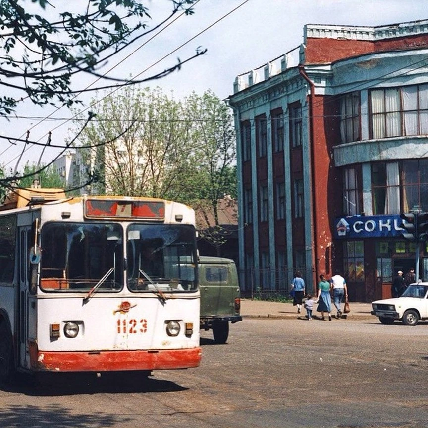 Уфа, ул. Цюрупы.  1991-1994 год.
Фото Ааре Оландер.