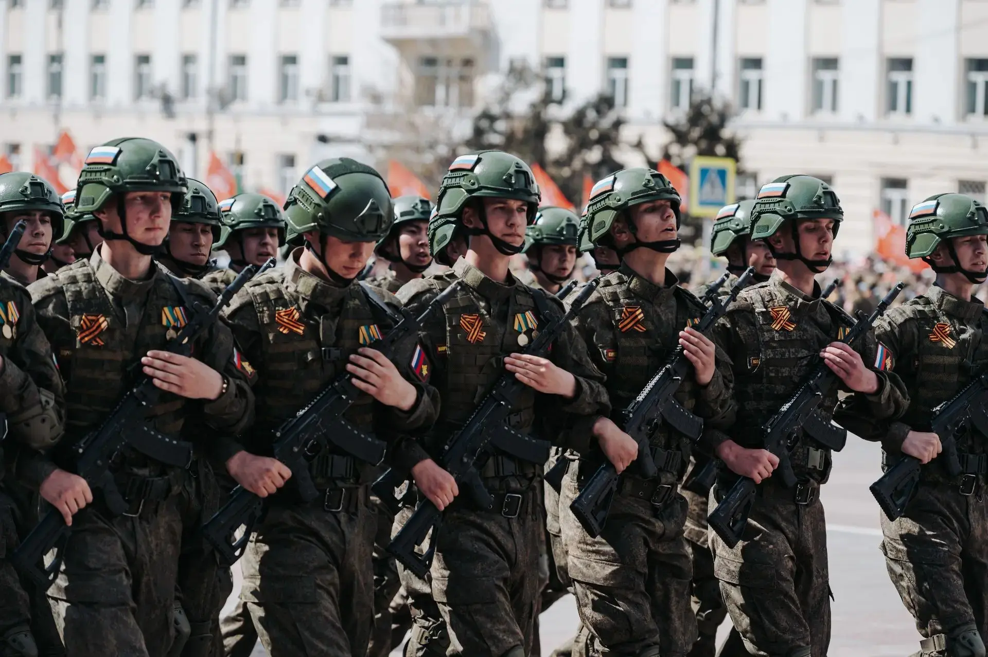 81 год назад наш народ отстоял своё право жить на родной земле, быть свободным, растить детей, строи
